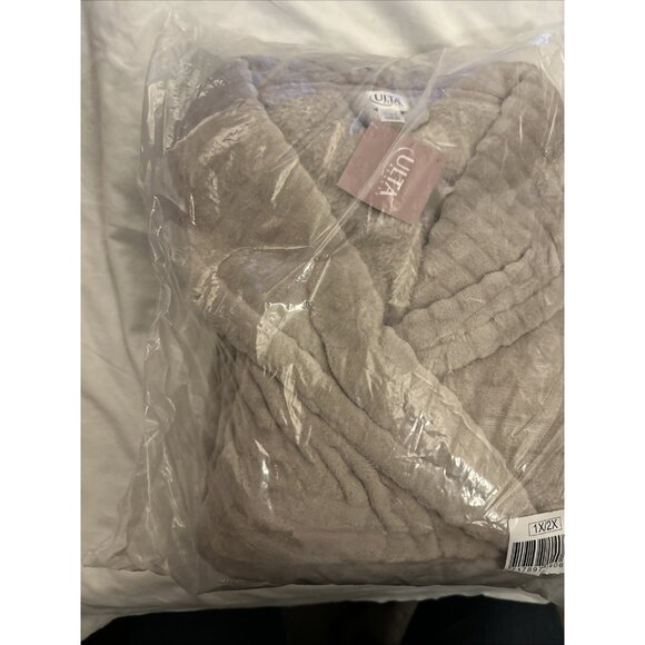 Ulta Beauty Other - ULTA Luxury Plush Tan Beige Bath Women’s Robe Plus Size 1XL/2X  In Original Pack